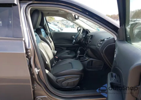 2019 Jeep Compass Altitude 4X4 z USA, uszkodzony, nr VIN 3C4NJDBB1KT767838